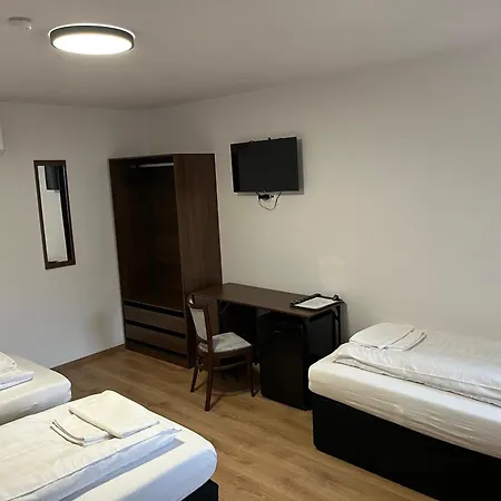 Luna Vendeghaz İstolni Belgrad